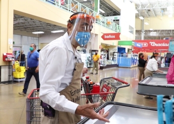 Regresan empacadores  a los súper mercados