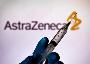 Genera respuesta inmune en ancianos vacuna de AstraZeneca
