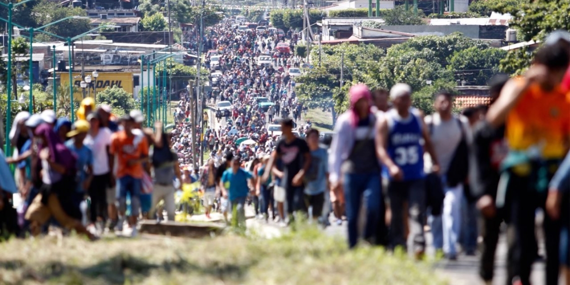 AMLO cree que caravana de migrantes busca influir en elecciones de EU