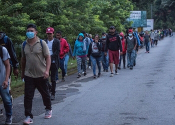 “No había condiciones sanitarias”, afirma AMLO que caravana migrante ya no continúa