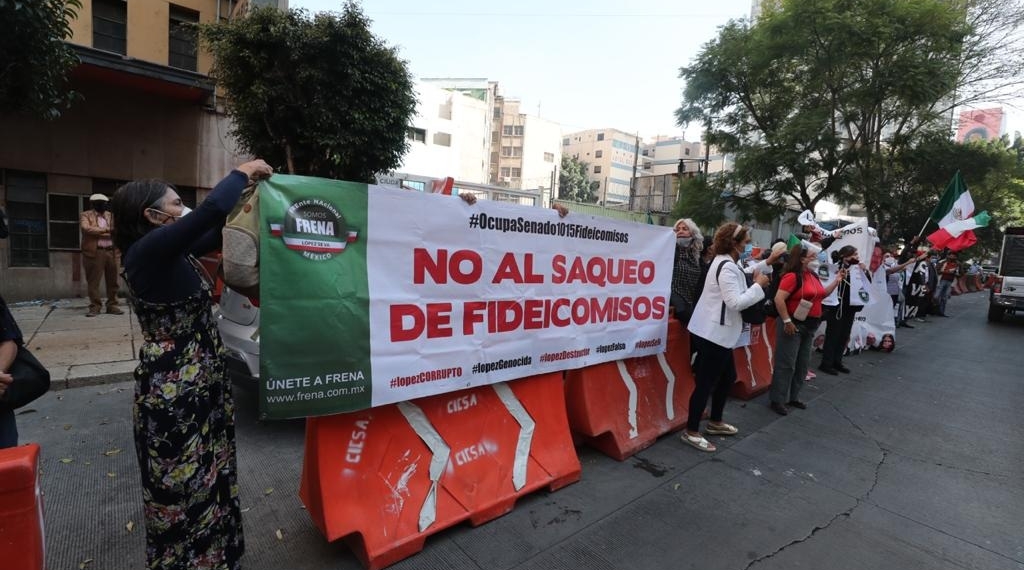 Protesta Frena en Senado; pide Monreal no bloquear