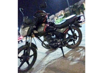 Ladrones hurtan motocicleta