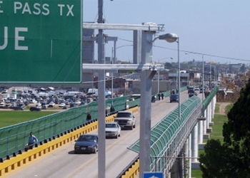 Piden en Eagle Pass se abran los puentes a mexicanos