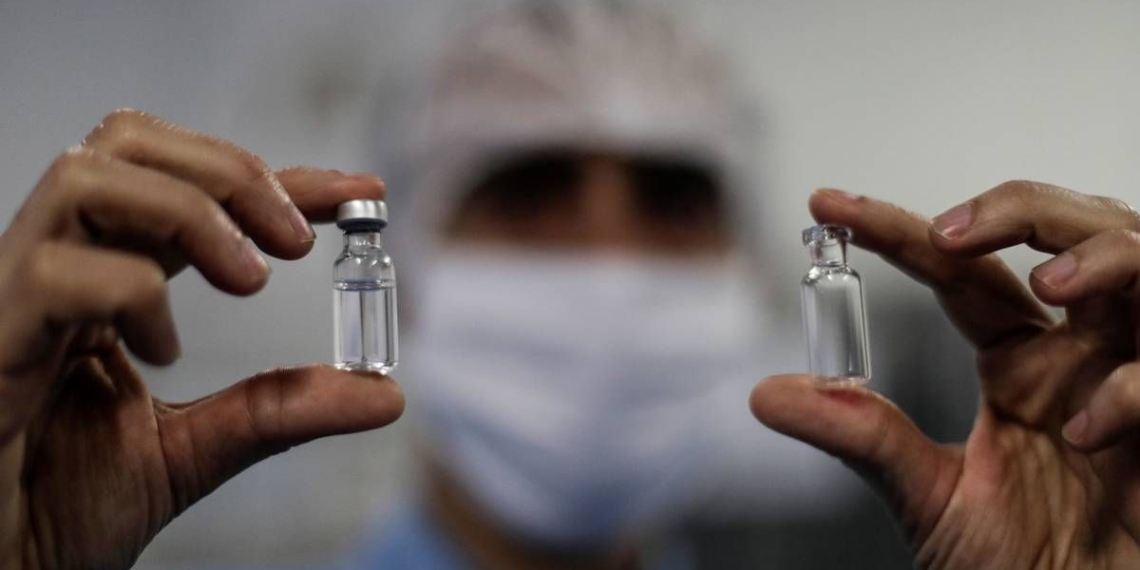 Vacuna de AstraZeneca genera inmunidad ante el Covid-19 en 99% de casos, según informe