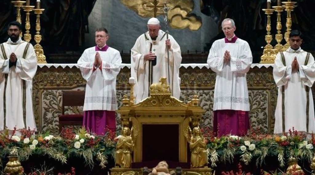 Adelantan la misa de Gallo ante el toque de queda por aumento en casos de COVID-19