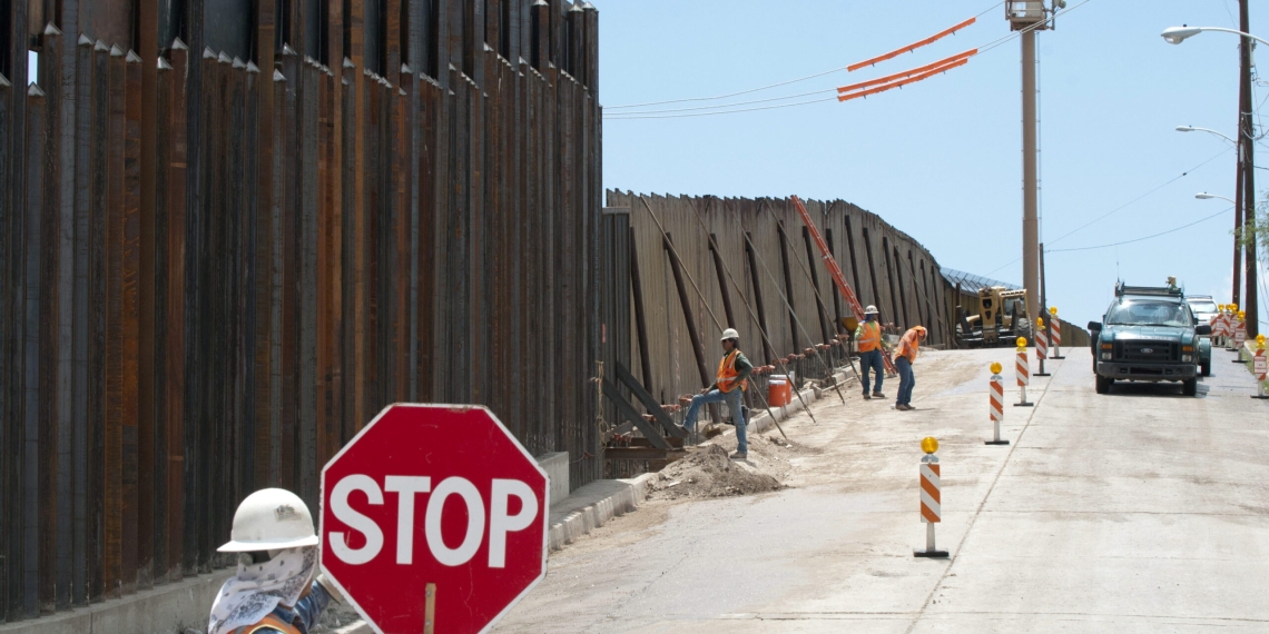 Piden a Joe Biden parar el muro fronterizo