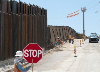 Piden a Joe Biden parar el muro fronterizo