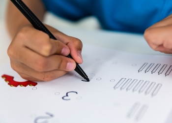 Muere niña por derrame cerebral al parecer por estrés de tanta tarea