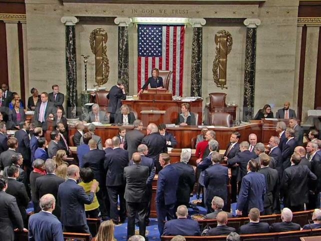 Pide Trump al Congreso de EE.UU. aprobar un rescate económico “grande y centrado”