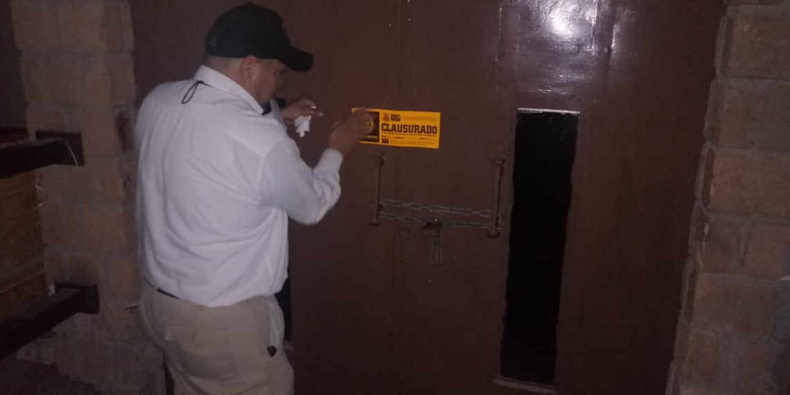 Clausuran dos comercios por no cumplir ley sanitaria