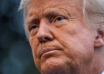 Trump insiste en el fraude electoral; acusa que observadores no estuvieron en el conteo