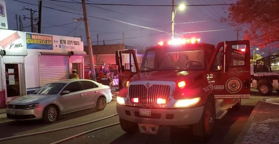 Se incendia restaurante de mariscos