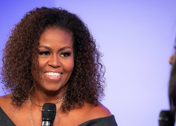Michelle Obama critica a Trump por tratar al proceso de transición como “un juego”
