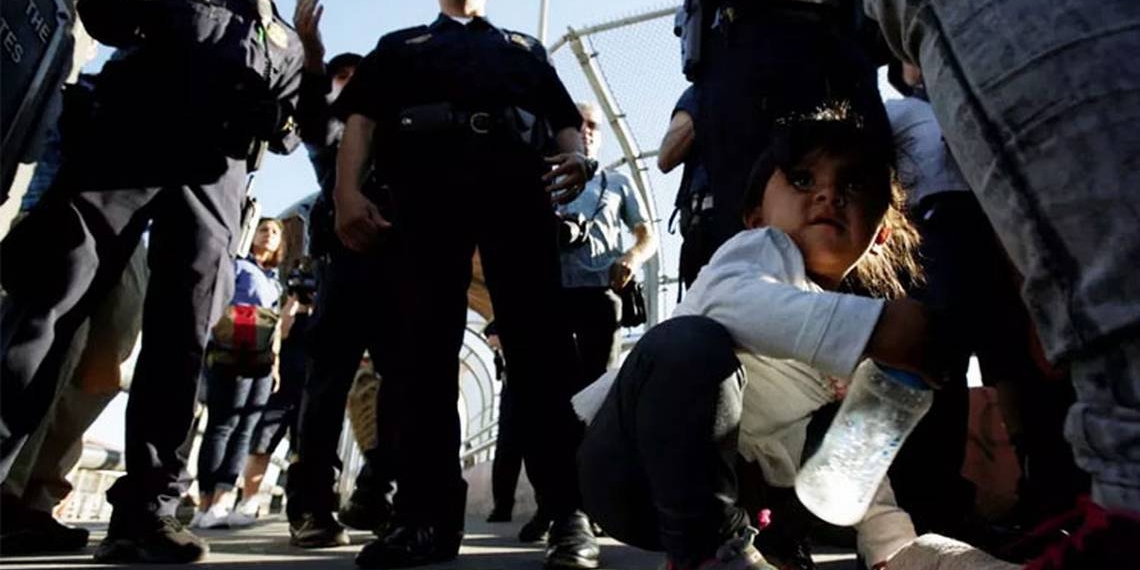 Frenan política de Trump para expulsar a niños migrantes bajo el argumento del Covid-19