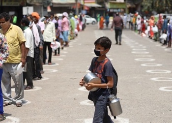 Voluntario de vacuna en India interpone demanda por efectos secundarios