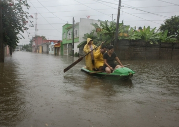 AMLO promete a tabasqueños que no volverán a ocurrir inundaciones