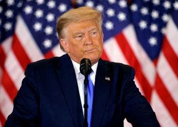 Trump presenta demanda para detener el conteo de votos en Georgia