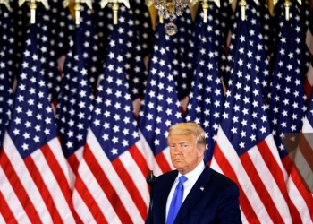 Reportan otros dos contagios de Covid-19 entre asistentes de la fiesta electoral de Trump