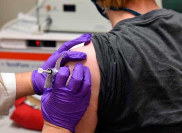 Reino Unido iniciaría vacunación masiva contra COVID-19 en diciembre