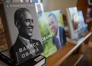 Nuevo libro de memorias de Barack Obama vende casi 900 mil copas en 24 horas