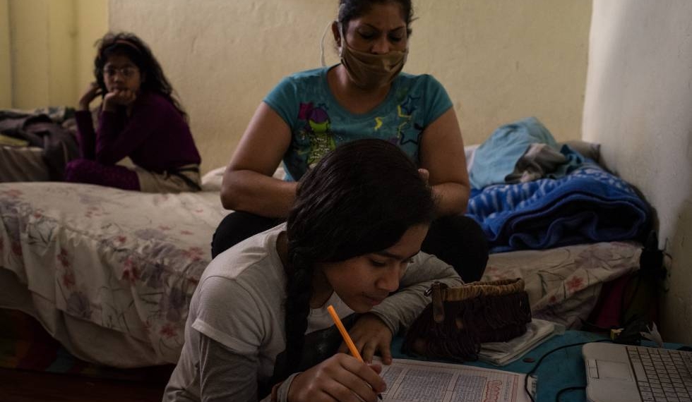 Reprueban modelo de educación a distancia