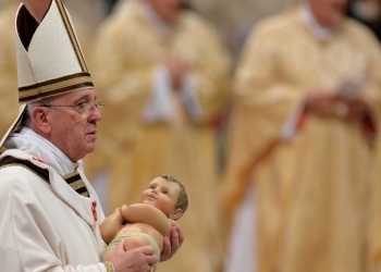 Celebrará el Papa la Misa de Gallo más temprano, por pandemia