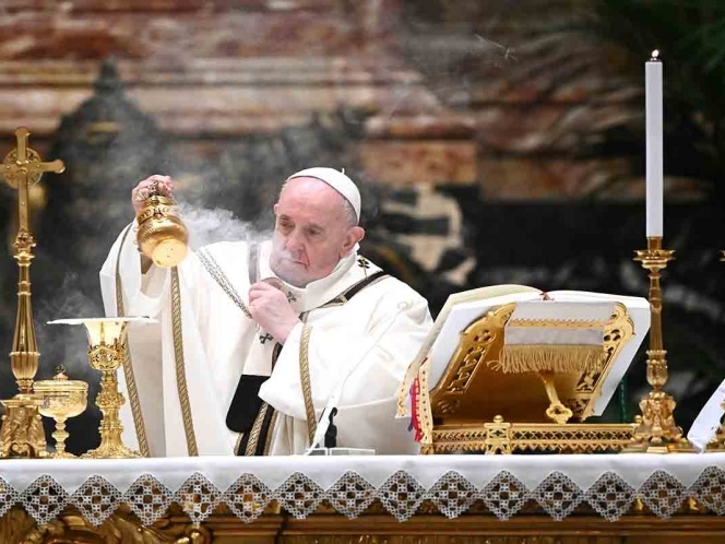 Papa Francisco celebra misa de Nochebuena marcada por el COVID-19