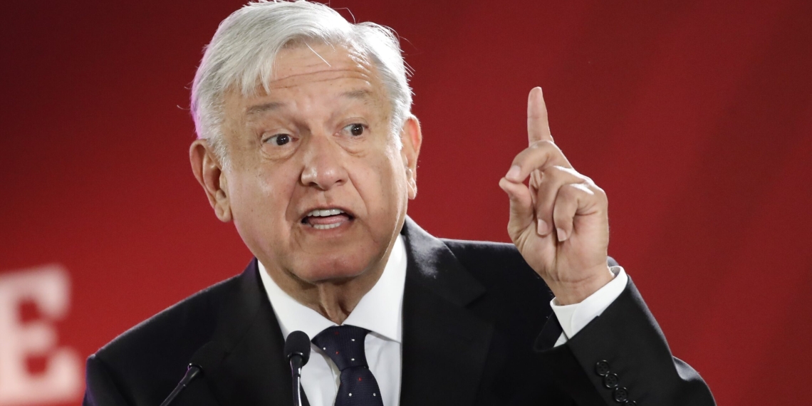 López-Gatell y Alcocer me han dicho que no es indispensable utilizar cubrebocas: AMLO