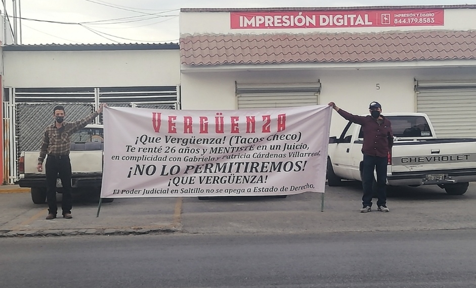¡Qué vergüenza! expresan en cartel