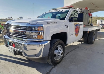Entregan uniformes y equipo a Protección Civil