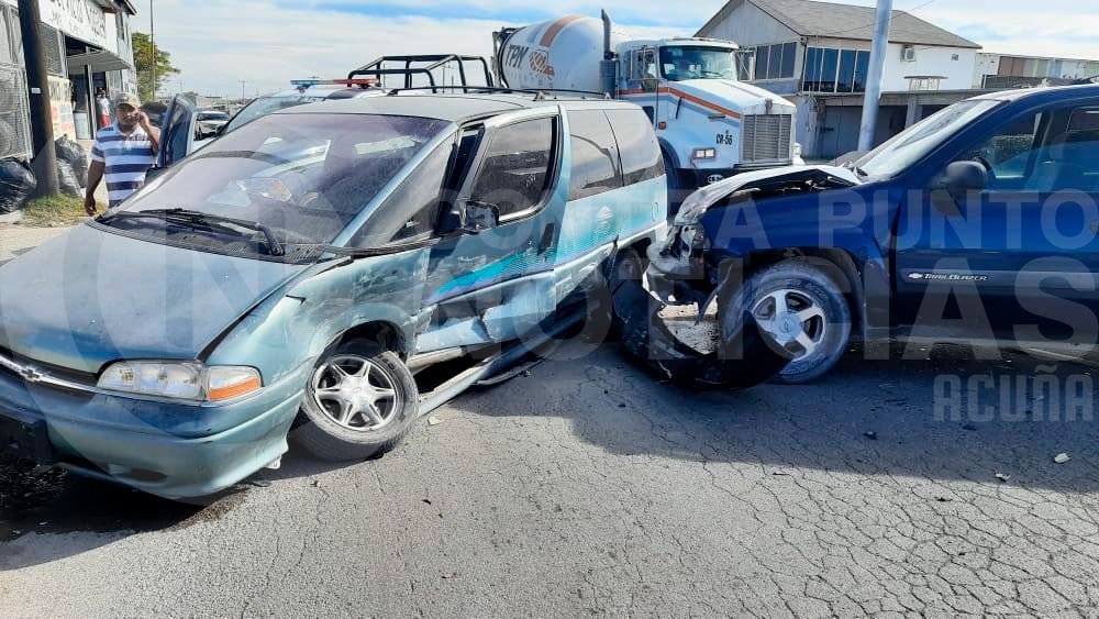 Conductor descuidado ocasiona accidente vial