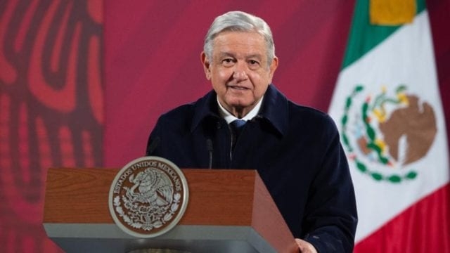 Idealiza AMLO, otra vez, atención como en Dinamarca