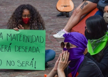 “Que se haga una consulta”, dice AMLO sobre despenalización del aborto en México