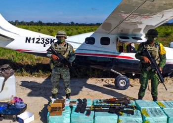 Sedena asegura aeronave con droga, armas y munición en Campeche