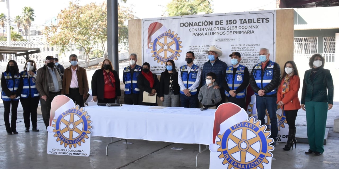 Club Rotarios dona tabletas electrónicas a niños en Monclova