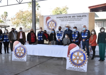 Club Rotarios dona tabletas electrónicas a niños en Monclova