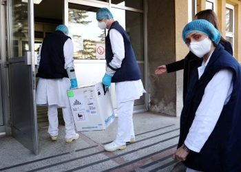 Primer embarque de vacunas contra COVID-19 de Pfizer llegará mañana a México: SRE