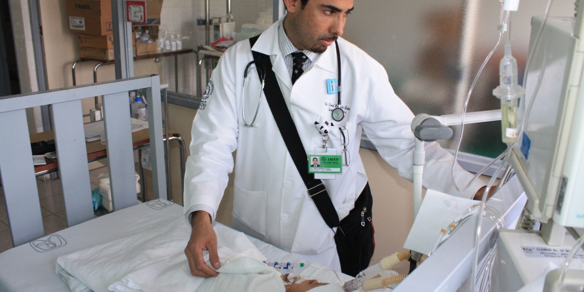 IMSS autoriza salario doble a personal médico y de enfermería de áreas Covid-19