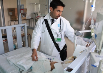 IMSS autoriza salario doble a personal médico y de enfermería de áreas Covid-19