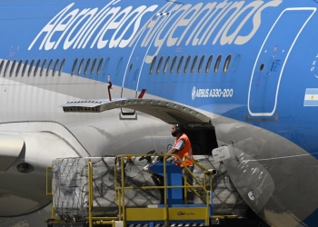 Argentina recibe el primer cargamento de Sputnik V, la vacuna rusa contra el covid-19