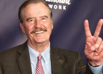 Exige Vicente Fox que estados puedan comprar las vacunas