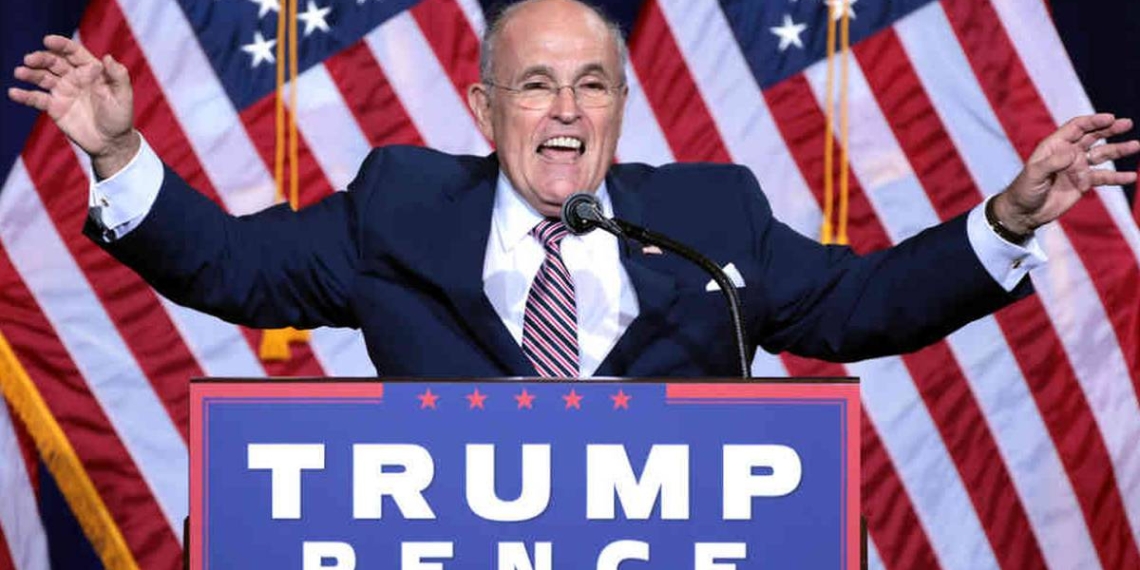 Trump anuncia que su abogado Rudy Giuliani dio positivo por covid-19