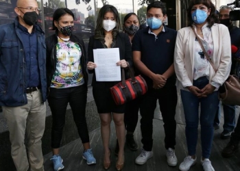 Padres de niños con cáncer presentan denuncia ante FGR por omisión contra titular de CNDH