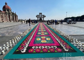 Festejan a la virgen de Guadalupe con tapete monumental y veladoras