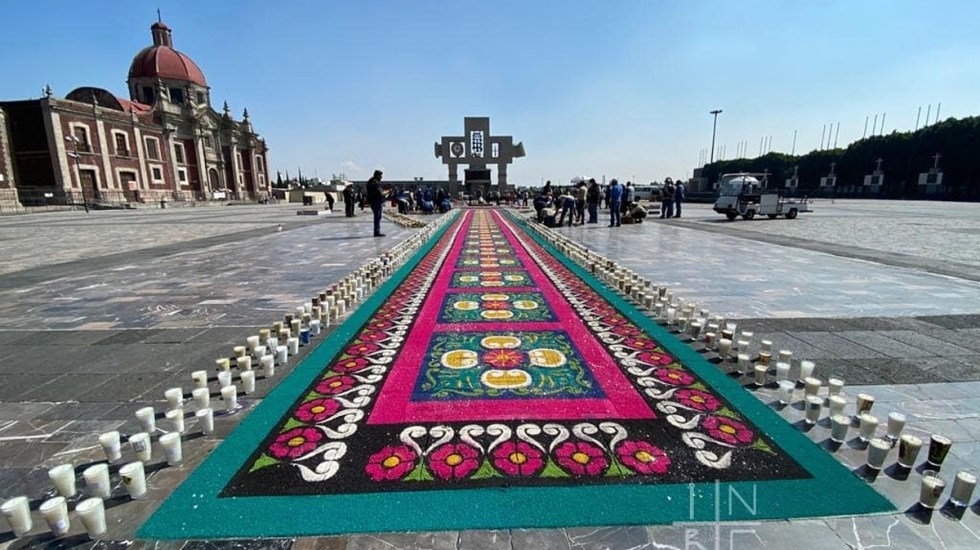 Festejan a la virgen de Guadalupe con tapete monumental y veladoras