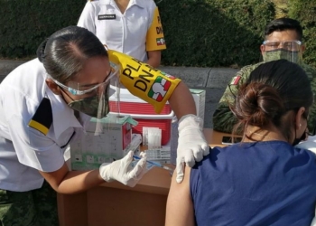 Familia aprovechó influencias en Edomex para vacunarse contra COVID-19