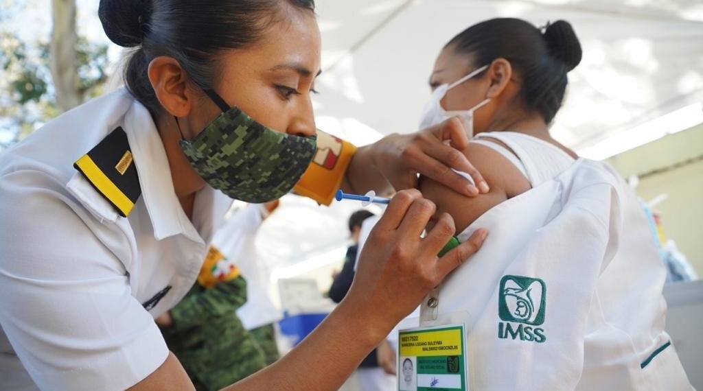 Tras recibir vacuna anticovid, 23 trabajadores del IMSS tuvieron efectos secundarios; uno fue grave