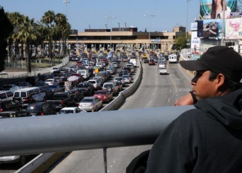 Pide Embajada de EE.UU. a migrantes abstenerse de cruzar la frontera