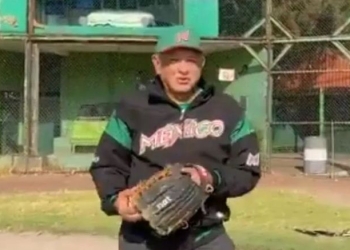 Se ‘escapa’ AMLO a jugar beisbol