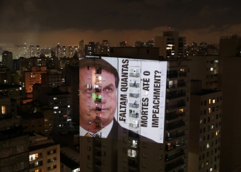 Bolsonaro anuncia atraso para iniciar vacunación en medio de protestas que piden su renuncia